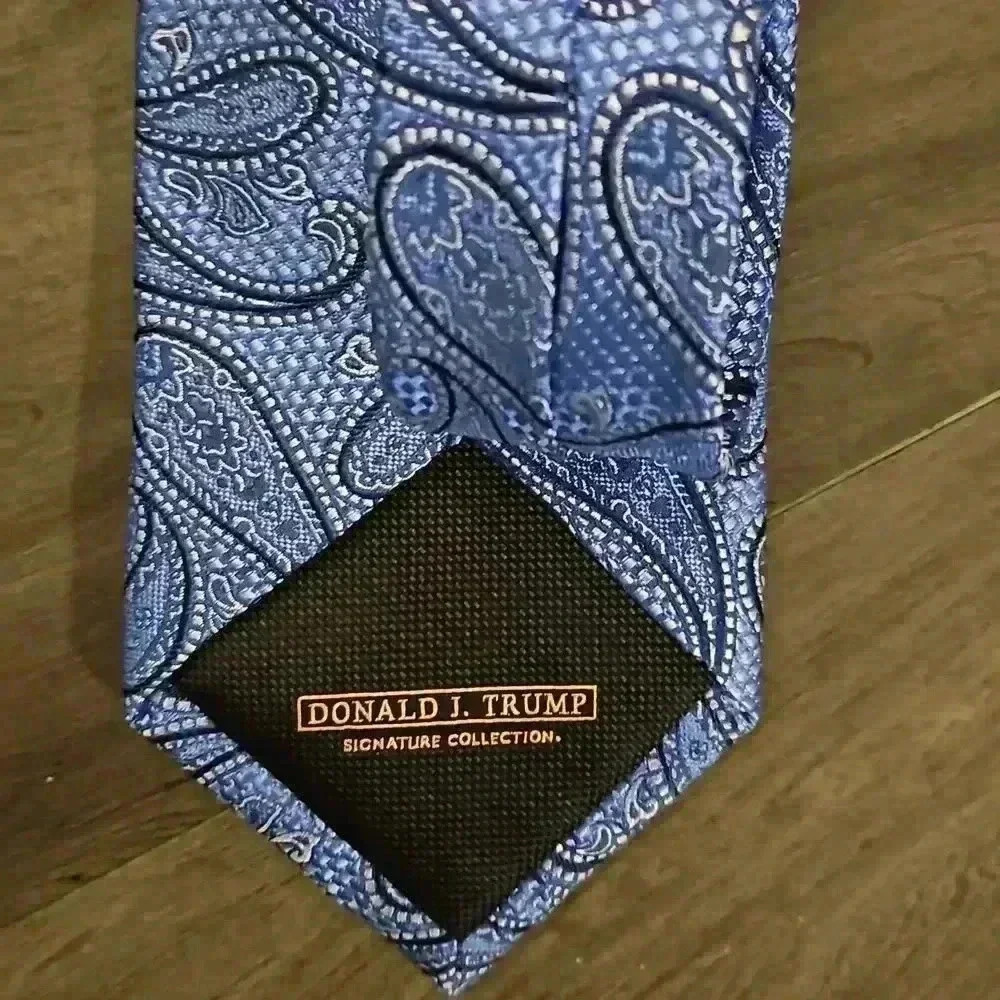 Donald Trump Collection - Picture 3 of 4